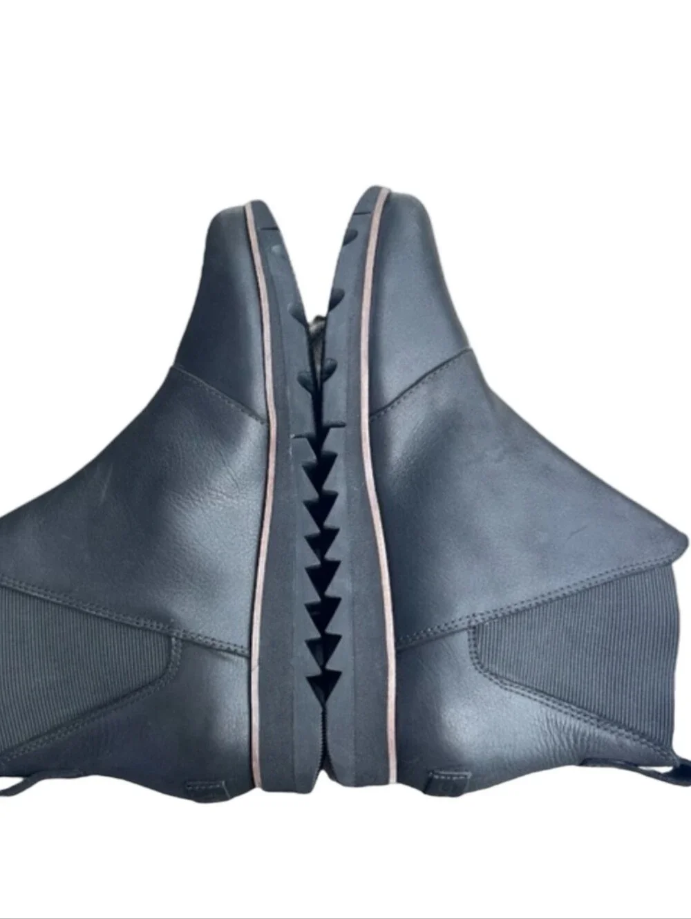 Sorel Harlow Chelsea boots in black, size 7.5